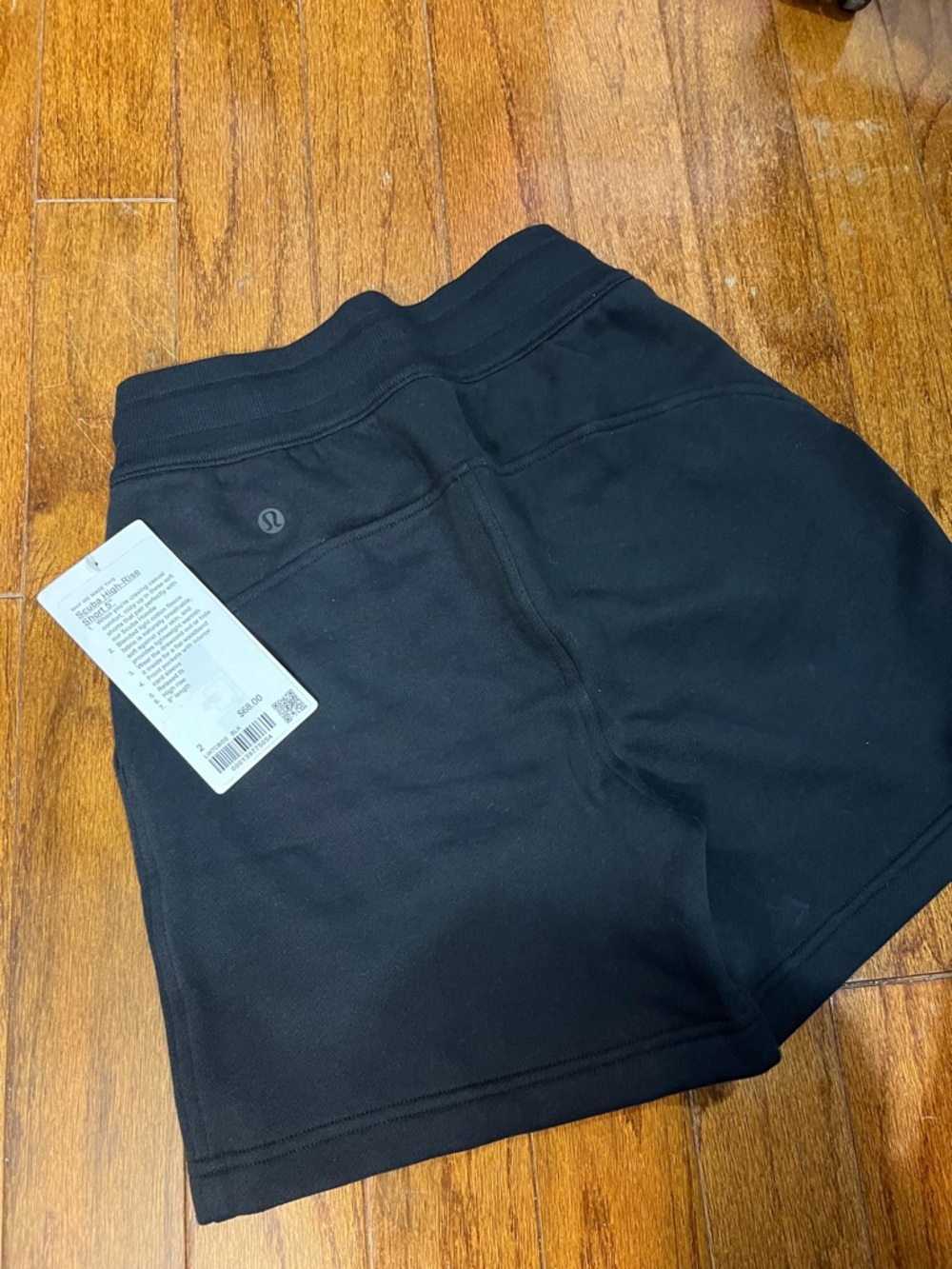 198. Lululemon scuba high rise short 5” black size 2 NWT - Picture 4 of 4